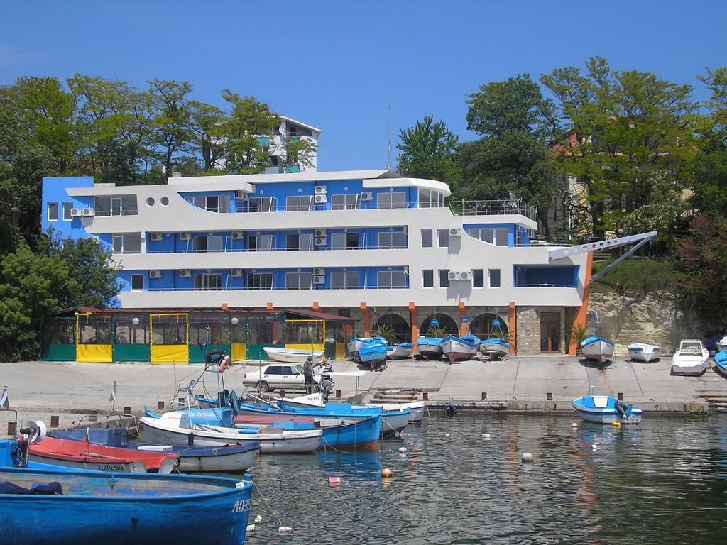 Ribarska Sreshta Family Hotel Carevo Exterior foto