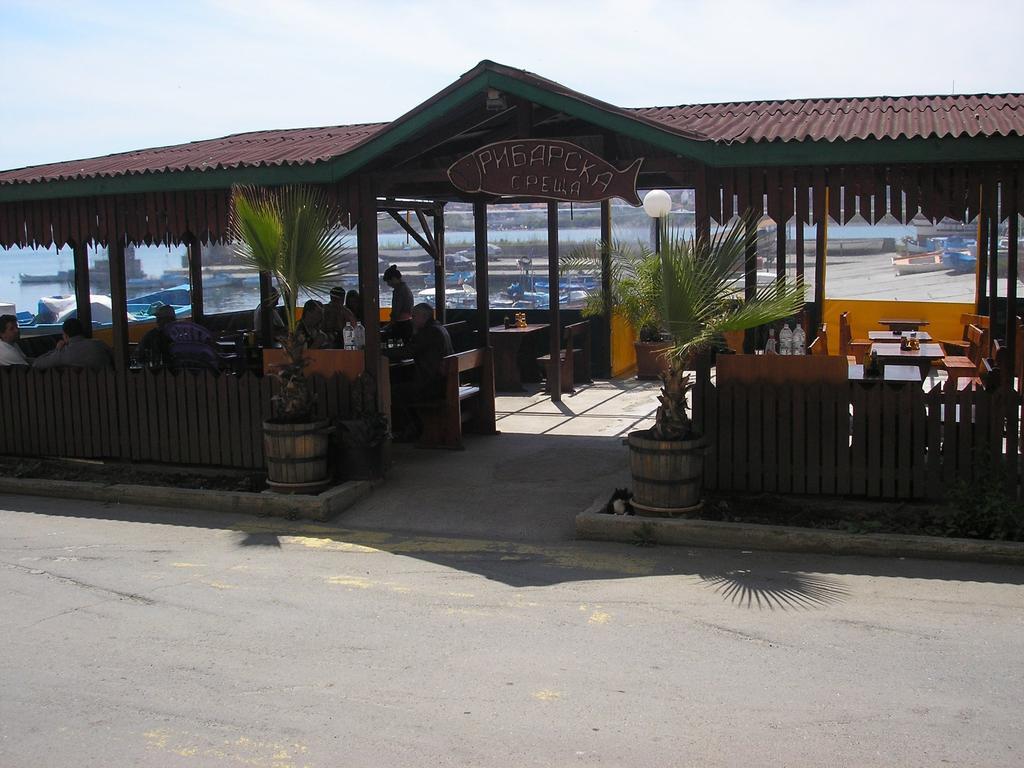 Ribarska Sreshta Family Hotel Carevo Exterior foto